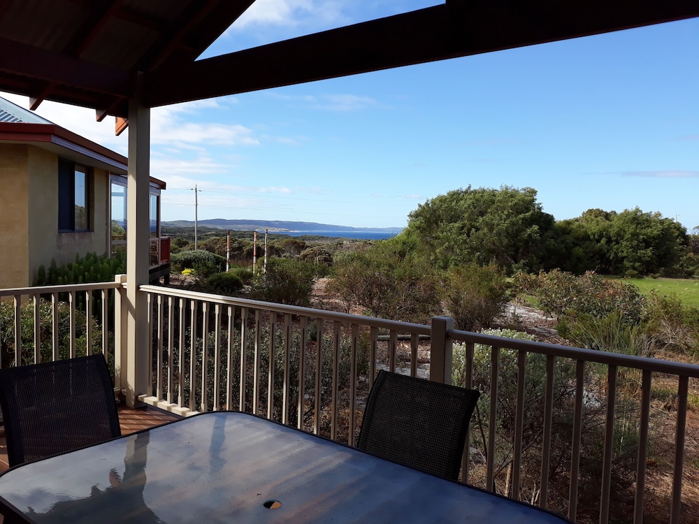 Deluxe Suite, 2 Bedrooms, Non Smoking, Kitchen (Spa Cottage Dlx) photo 2