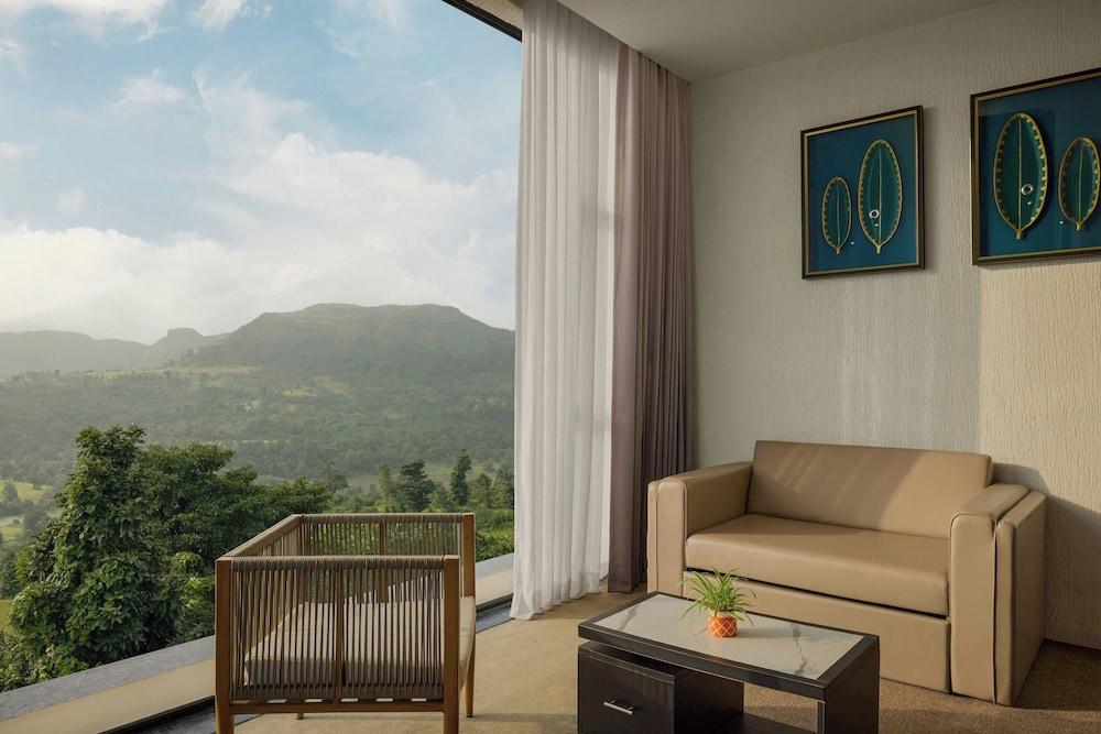 Suite, 1 King Bed, Mountain View