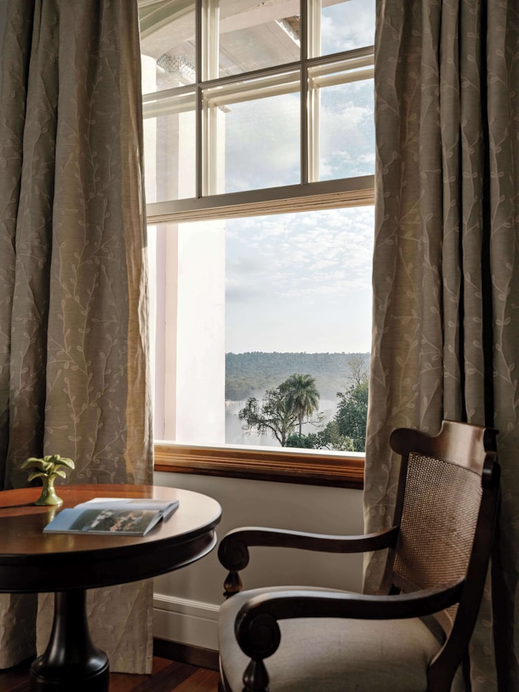 Deluxe Falls View Room - Photo 4