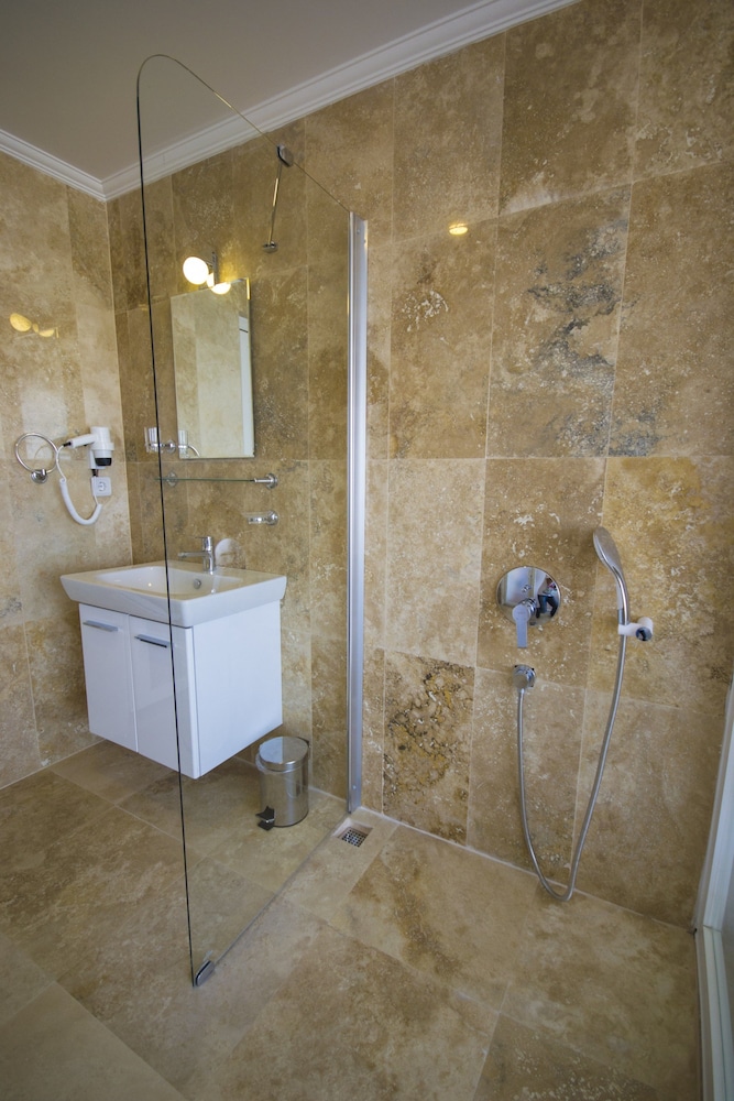 Deluxe Double or Twin Room photo 3