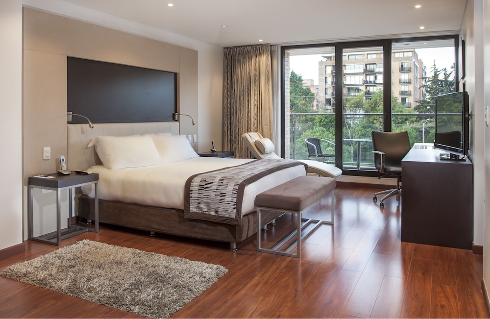 Suite - Photo 3