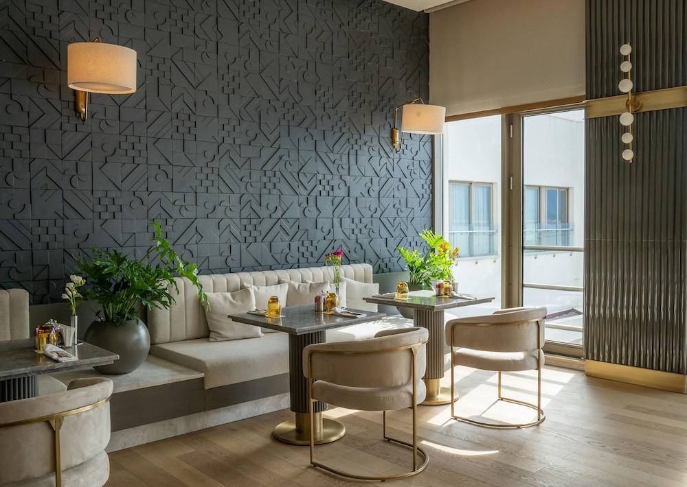 Mediterranean Suite with Living Room - Photo 7