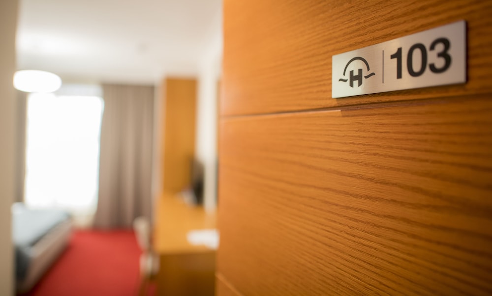 Deluxe Double Room Single Use, Accessible photo 2