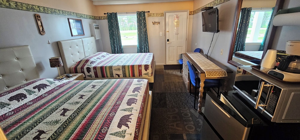 Basic Single Room, 2 Queen Beds, Ground Floor photo 3