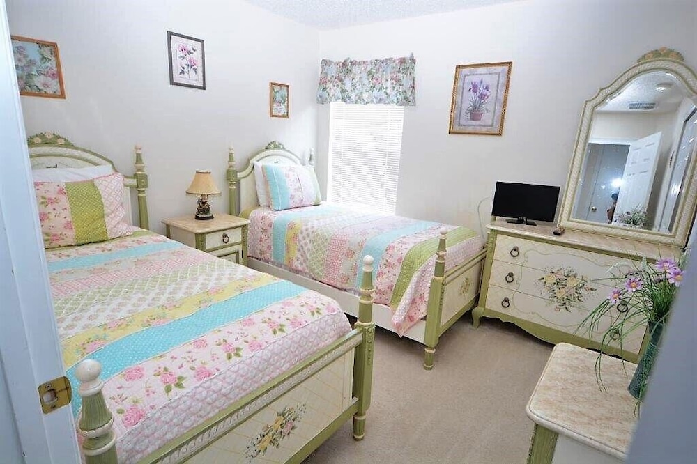 House (HUGE 6-Bed Emerald Is Resort- Elite V)