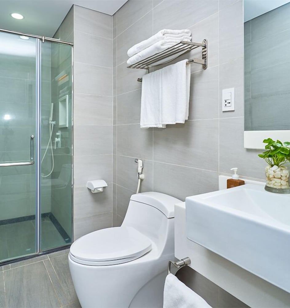 Deluxe Ocean View Double with Balcony - Photo 6