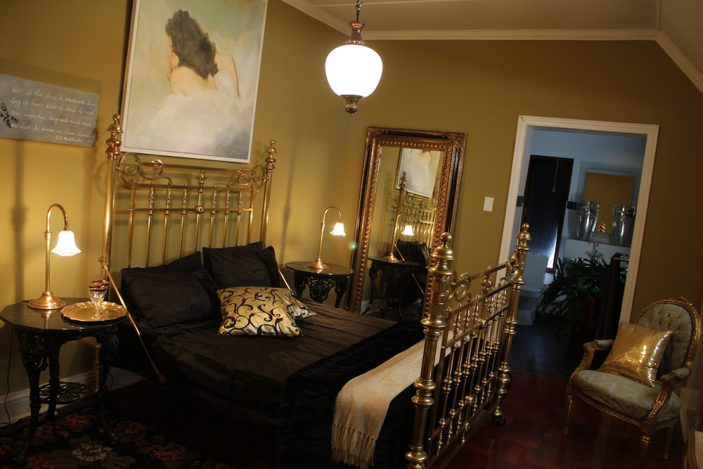 Room (Gold) photo 1