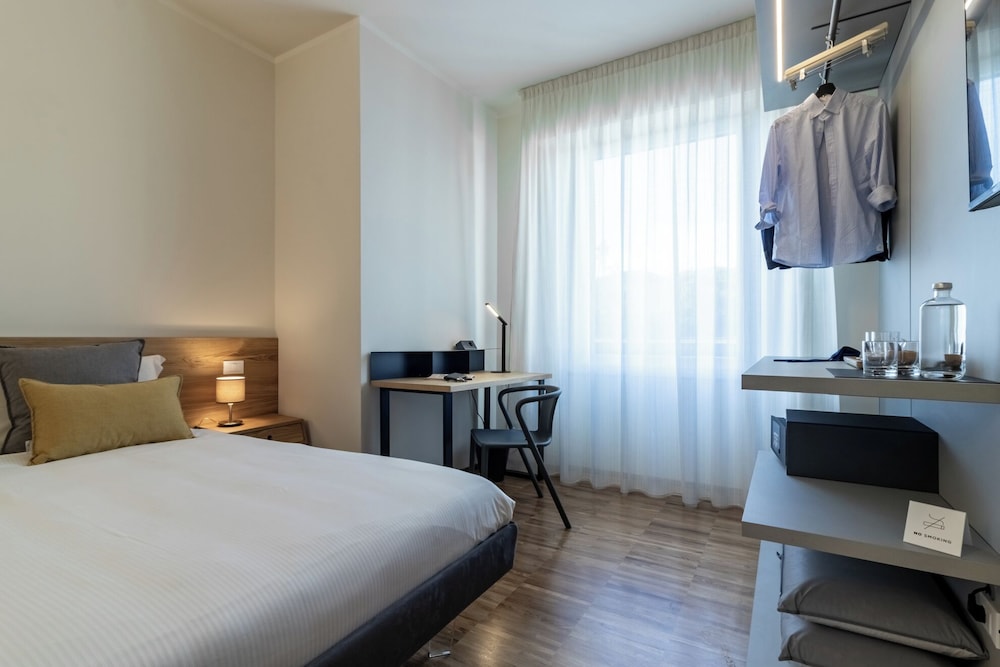 Deluxe Double Room, City View