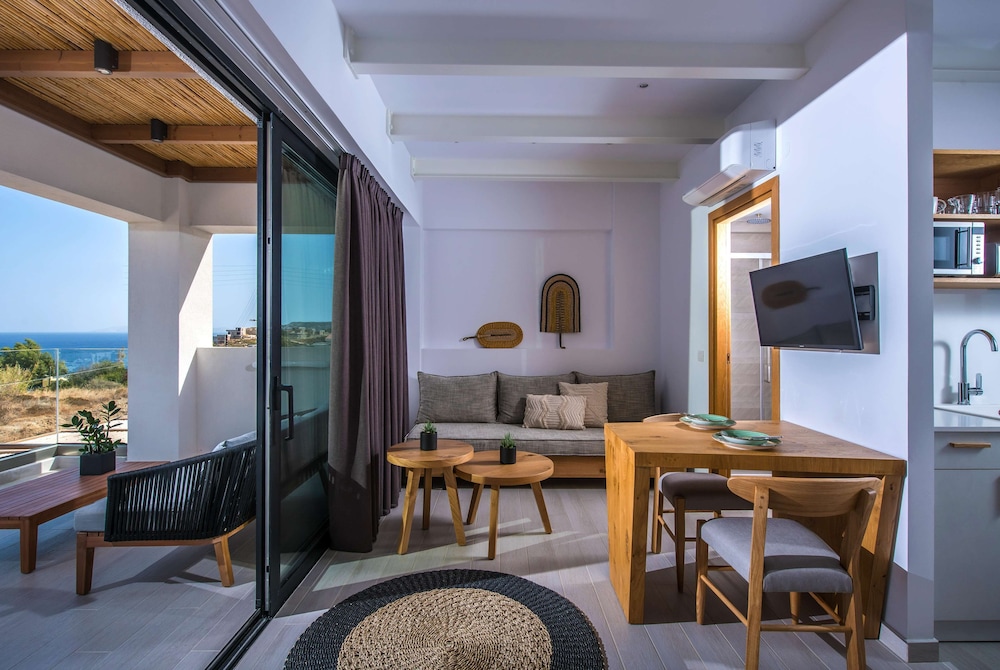 Deluxe Apartment, Sea View - Photo 6