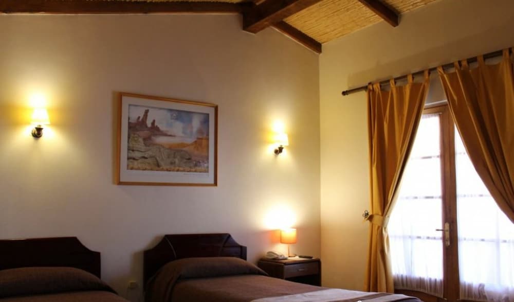 Standard Twin Room - Photo 2