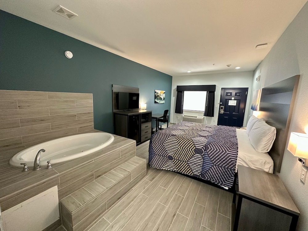 Romantic Single Room, 1 King Bed, Smoking, Jetted Tub