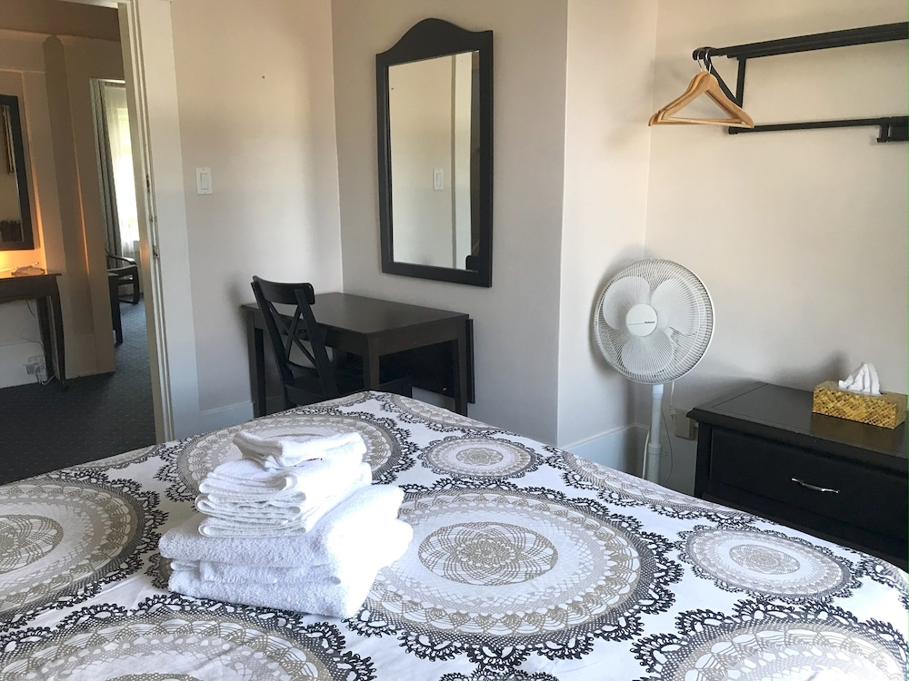 Economy Room, Shared Bathroom