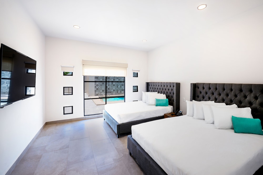 Standard Double Room, 2 Queen Beds, Pool View