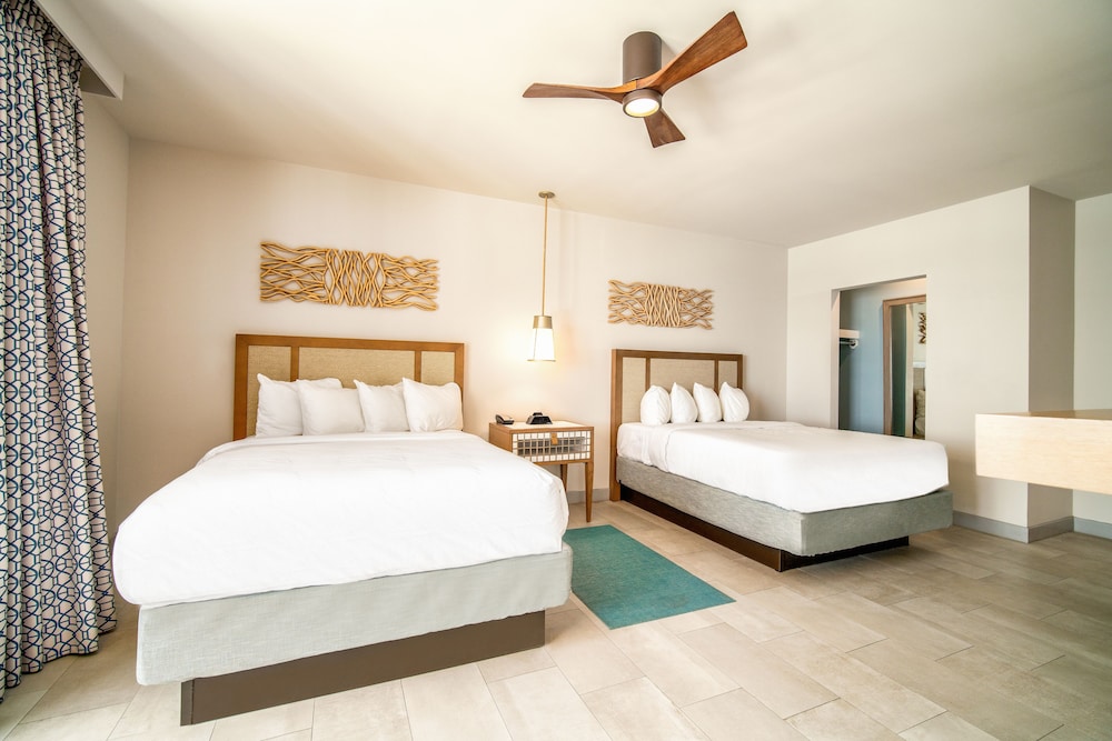 Deluxe Ocean View Two Queen Suite - Photo 3