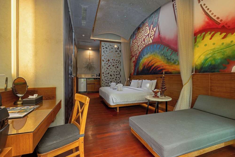 Cabana Suite Pool Access - Photo 18