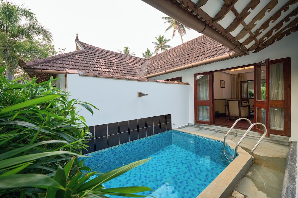 Lakefront Luxury Villas with Plunge Pool photo 3