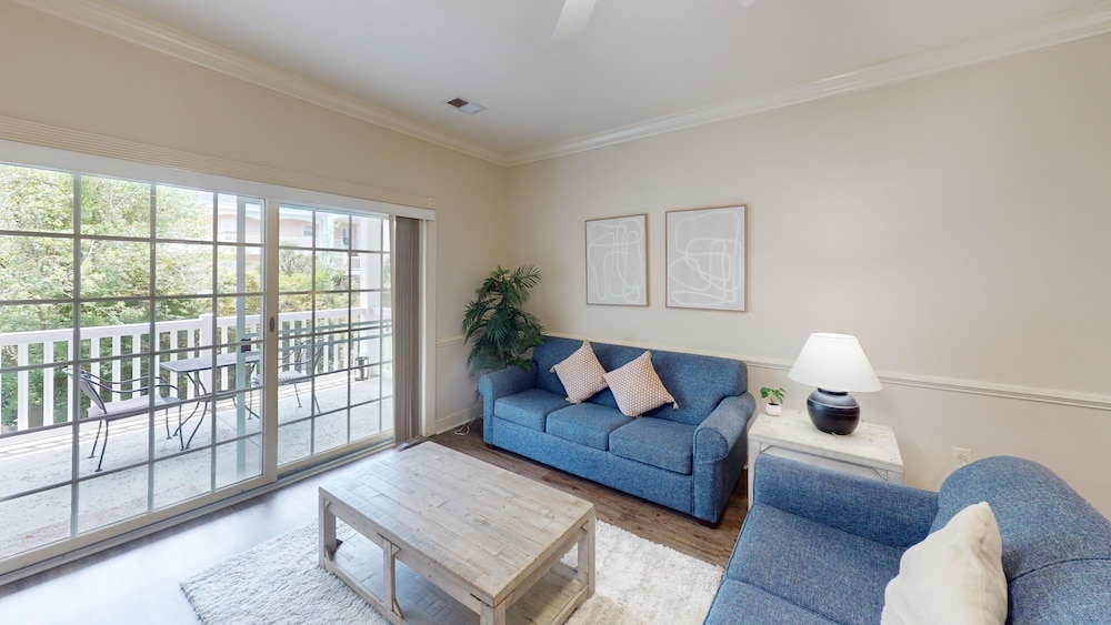 Condo, 2 Bedrooms