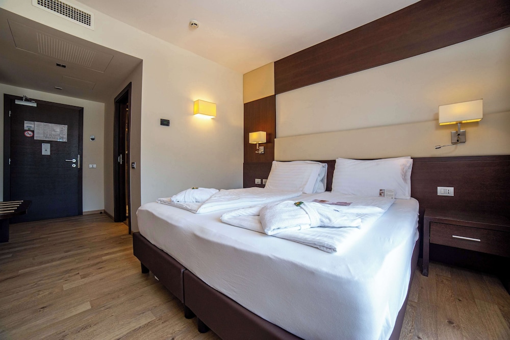 Executive Room, Hot Tub, City View (Spa access), photo 6