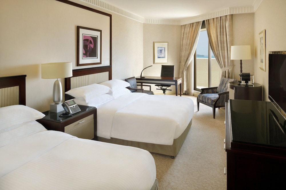 Junior Suite, 1 King Bed, Smoking, Sea View - Photo 2