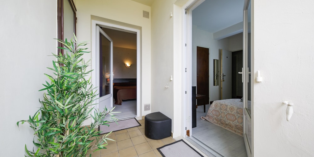 Standard Quadruple Room, Private Bathroom photo 1