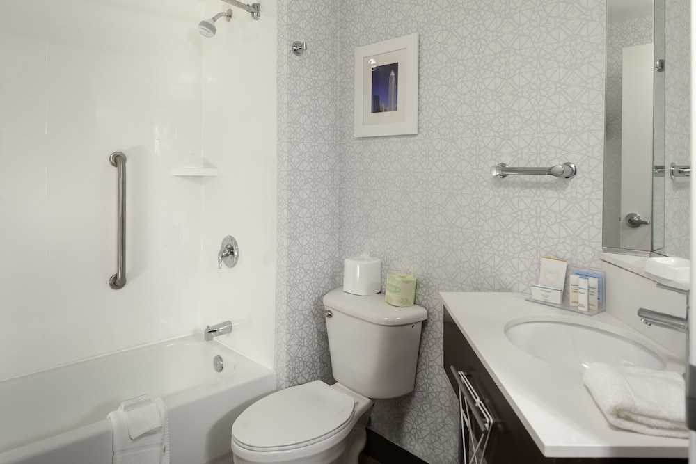 Suite, 1 King Bed, Accessible, Non Smoking - Photo 6