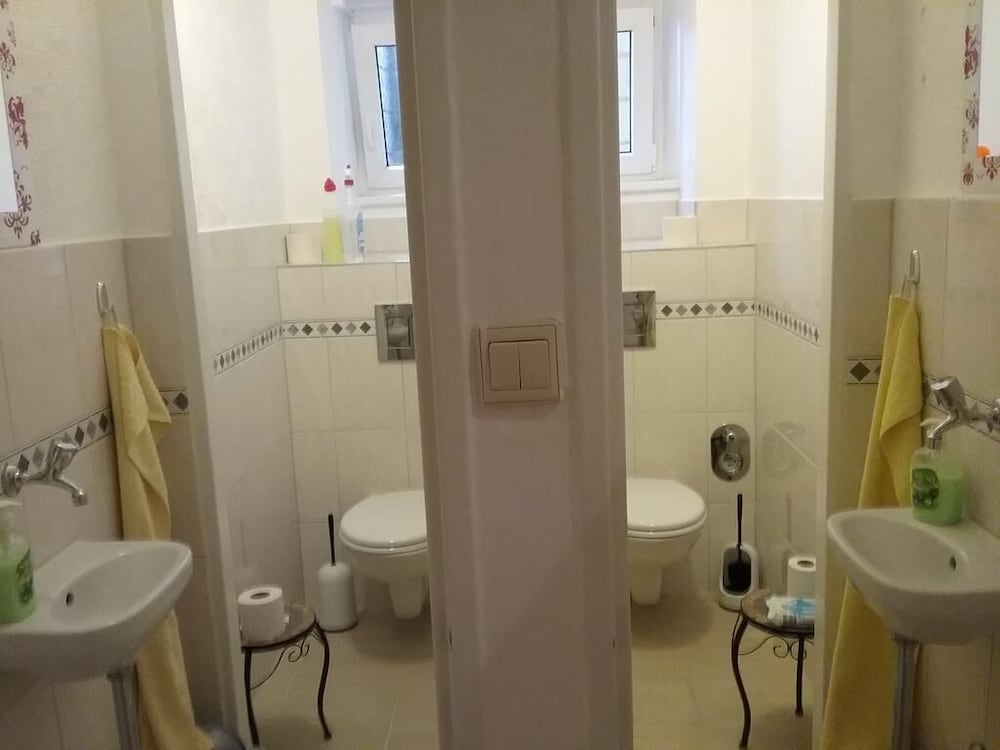 Standard Twin Room, Shared Bathroom photo 3
