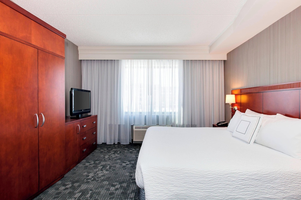 Room, Multiple Beds (Hearing Accessible) - Photo 4