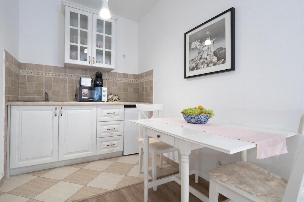 Romantic Studio Suite, Non Smoking, Garden View - Photo 6