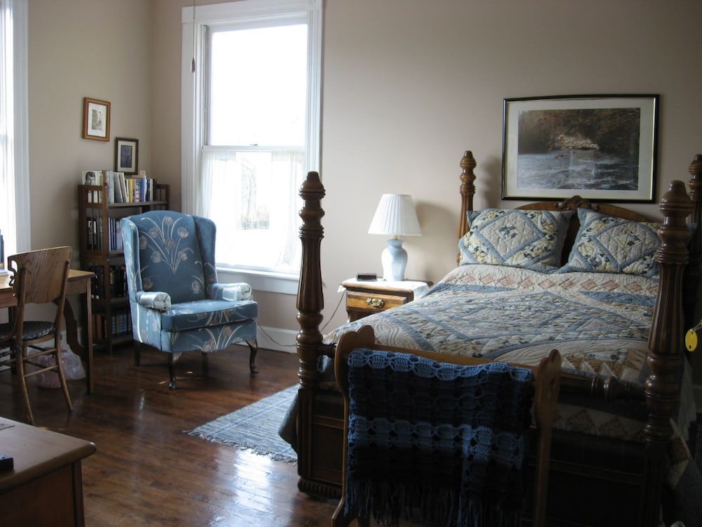 Room, Private Bathroom (Otter Creek Room)