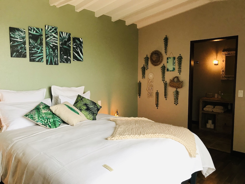 Jungle Room photo 2