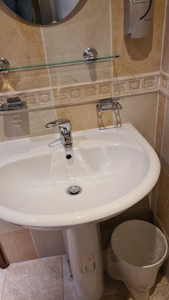 Twin Room, Ensuite photo 2