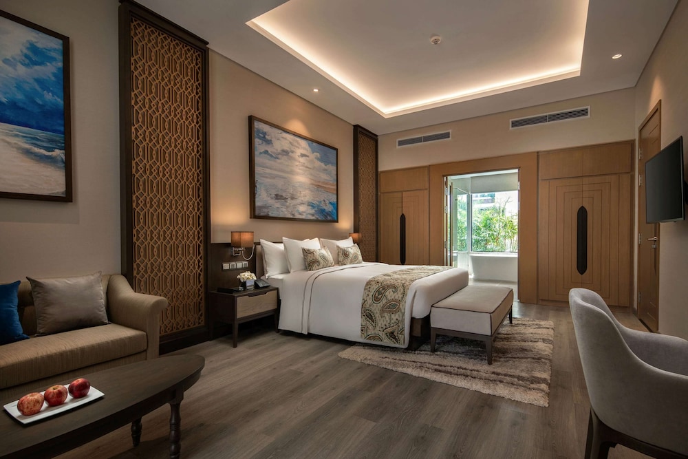 Deluxe Room, 1 King Bed, Non Smoking - Photo 10