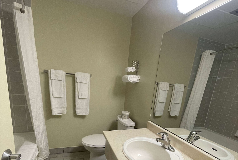 Upgraded, Room, 2 Queen Beds, Non Smoking - Photo 5