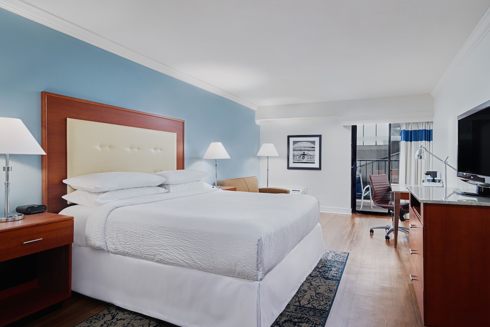 Deluxe Room, 1 King Bed with Sofa bed, Pool View - Photo 1