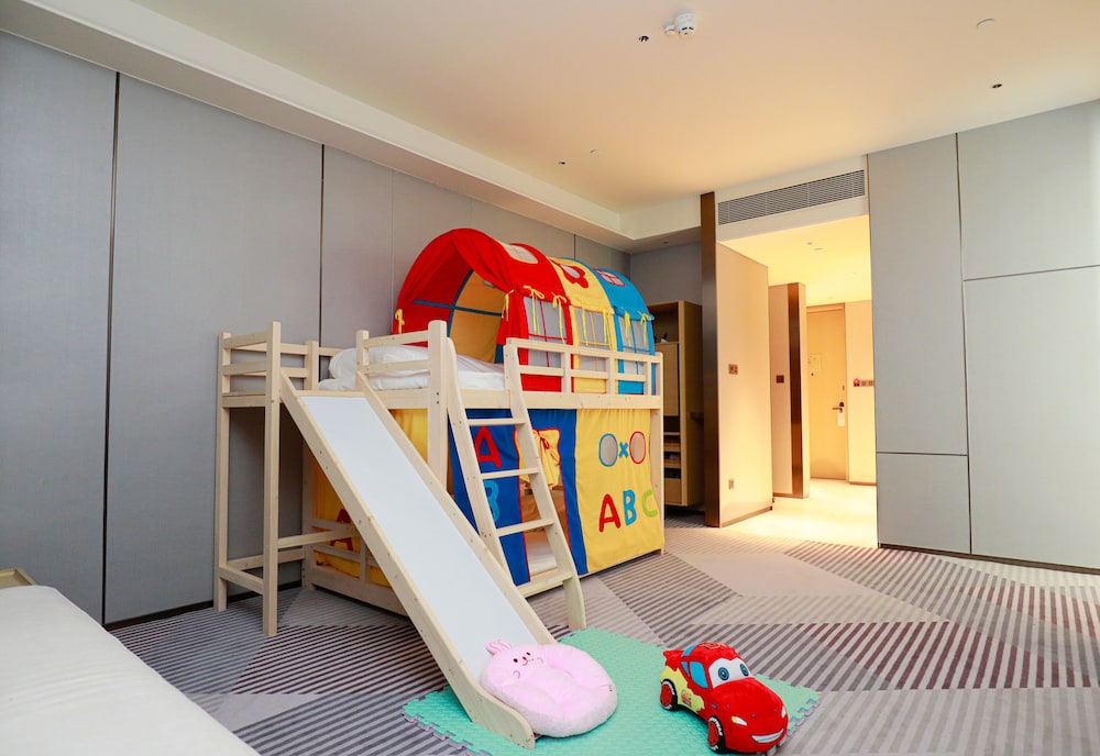 Suite, 1 Bedroom (Kung Fu AI Kids Theme)