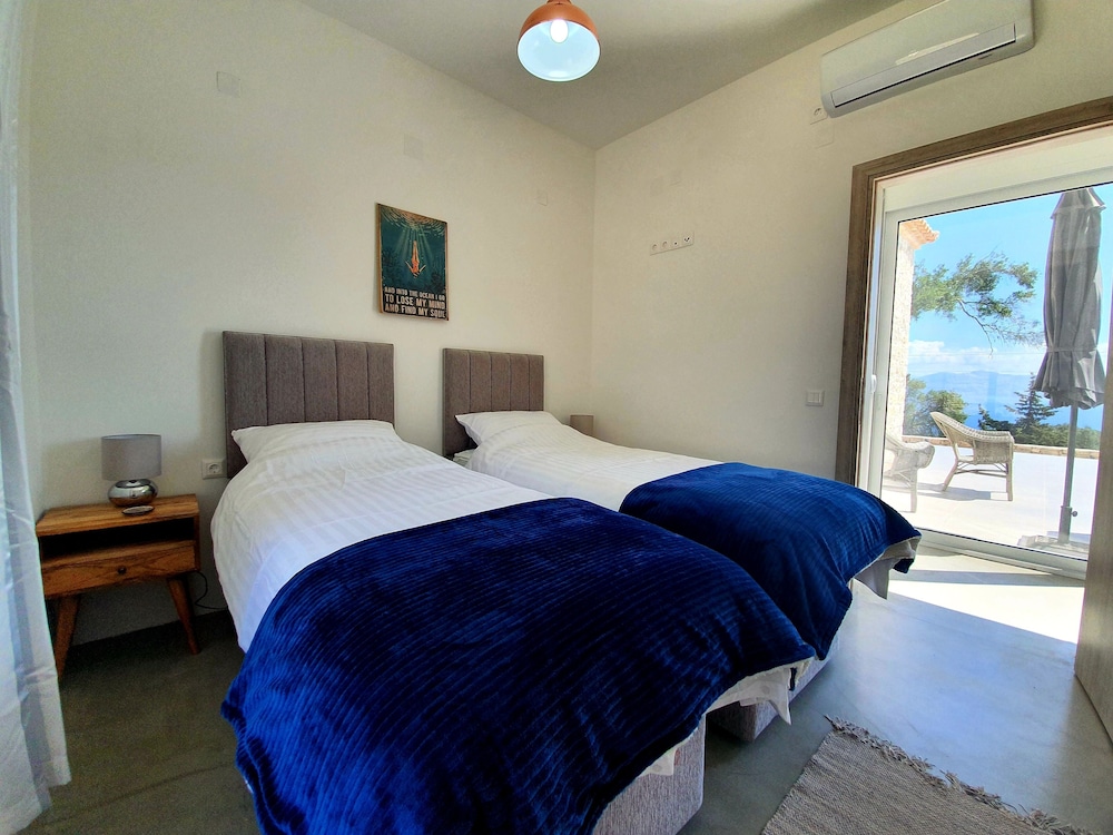 Villa photo 2