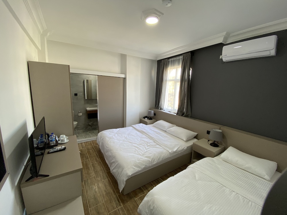 Deluxe Triple Room photo 1