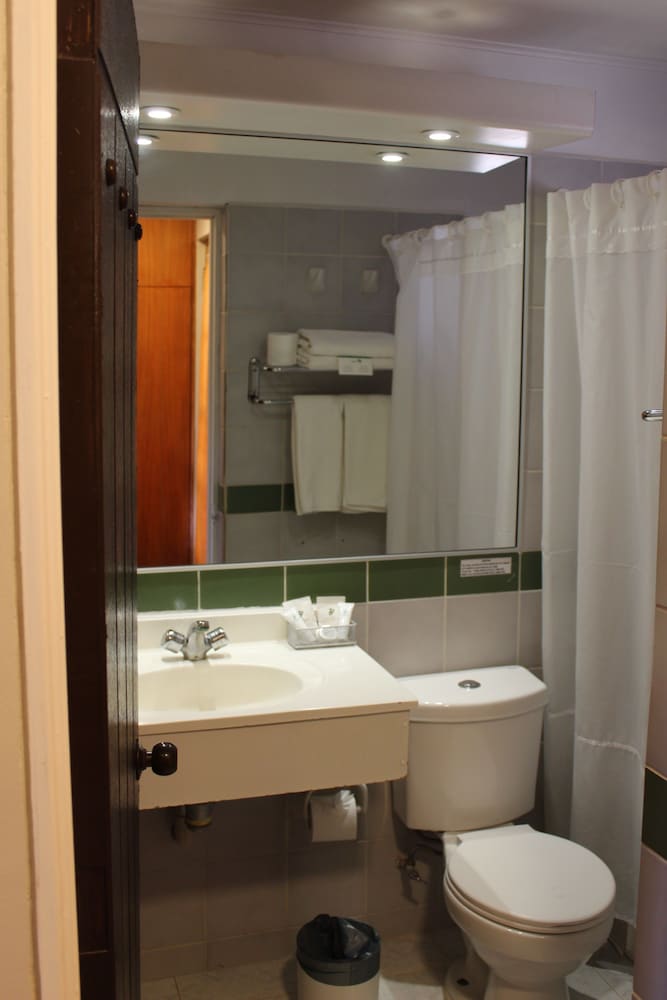 Standard Twin Room - Photo 7