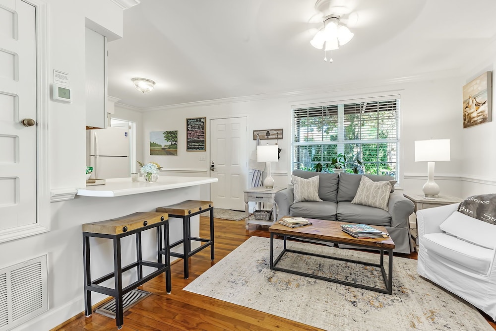 Magnolia Luxury Suite, 1 King Bed, Pets Allowed, Bay View