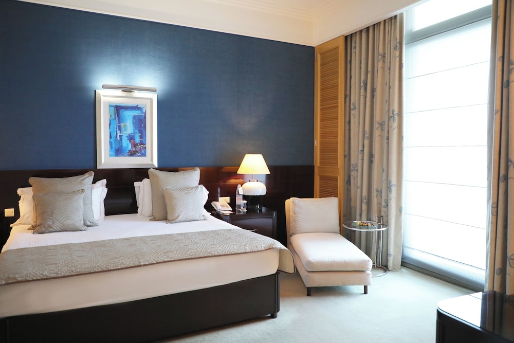 Suite, 1 King Bed (Ambassador)