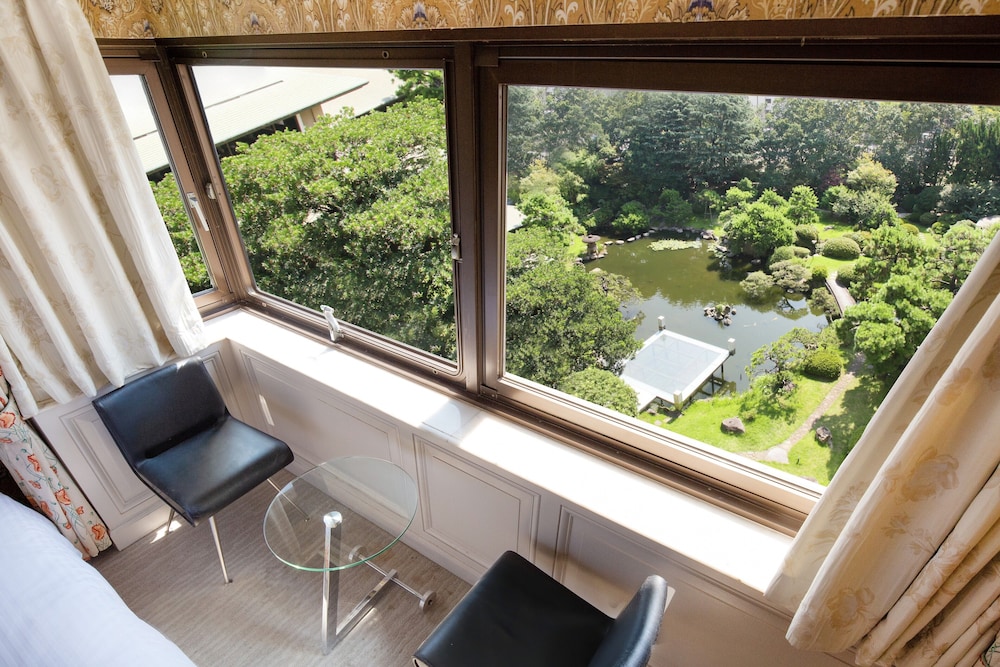 Superior Twin Smoking Japanese Garden Side Smoking Eco Plan - No Linen Services photo 1