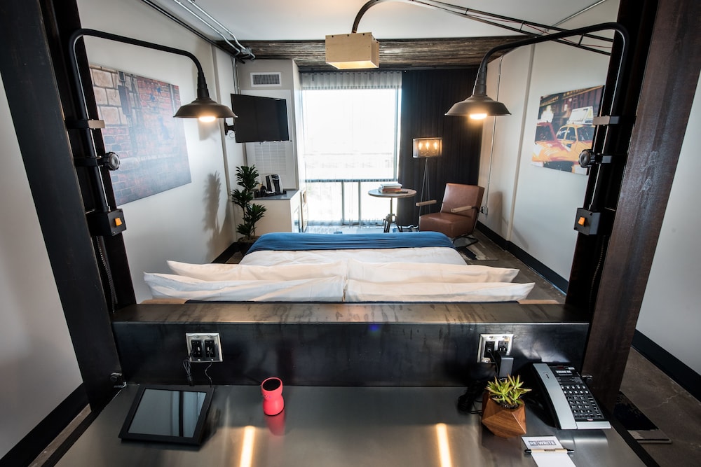 Standard Room, 1 King Bed, Accessible - Photo 1