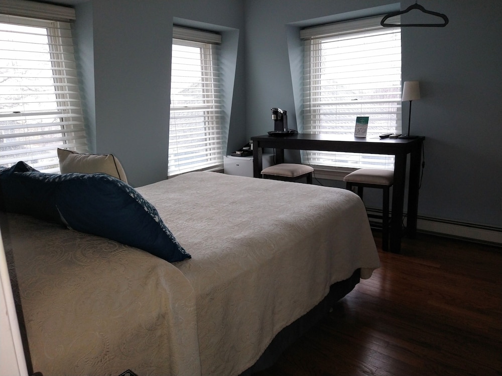 Classic Double Room, 1 Queen Bed, Jetted Tub photo 3
