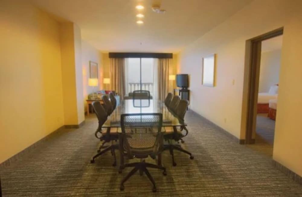 Suite, 2 Double Beds (Conference Table) - Photo 3