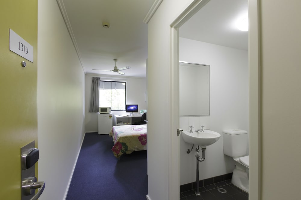 Studio Apartment photo 1
