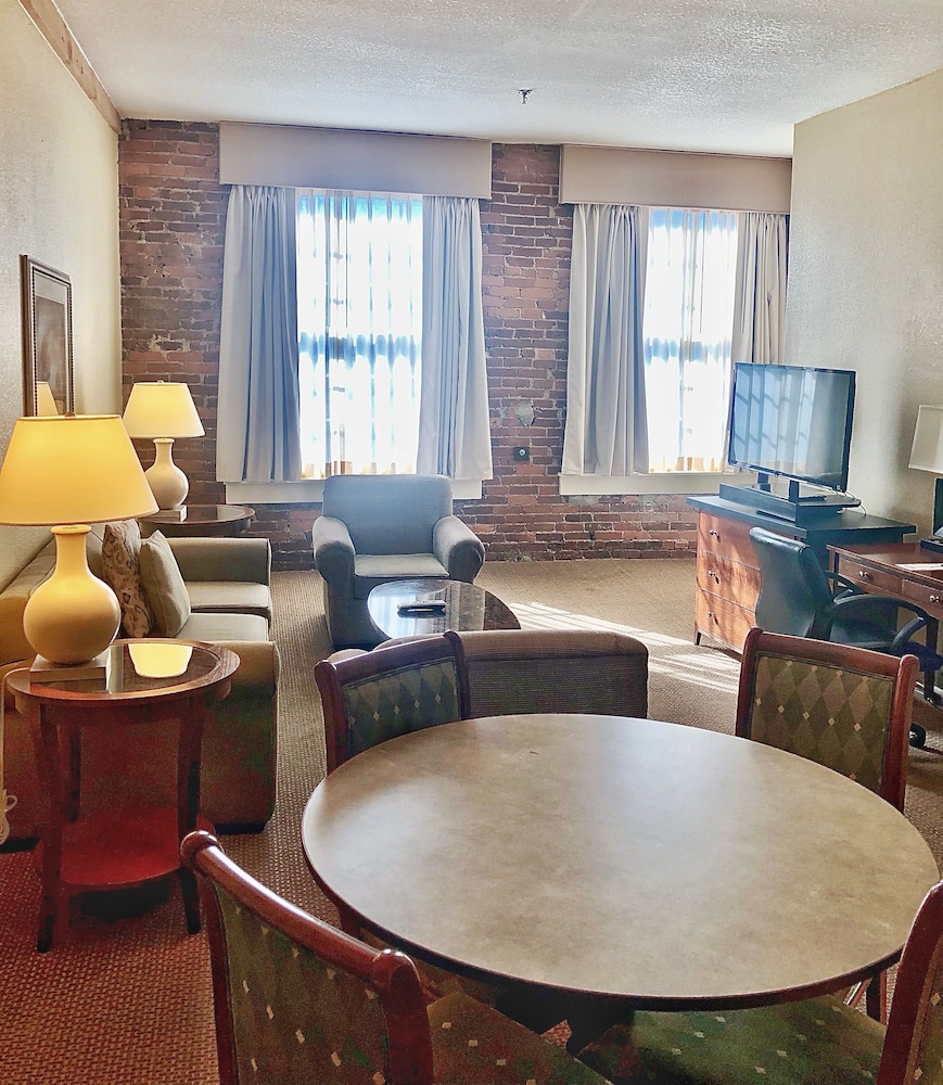 Suite, 1 King Bed, Non Smoking (Mobility Accessible) - Photo 1