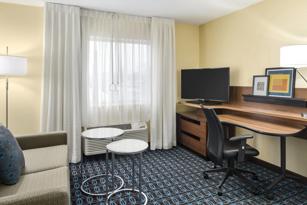 Executive Suite, 1 King Bed with Sofa bed - Photo 4