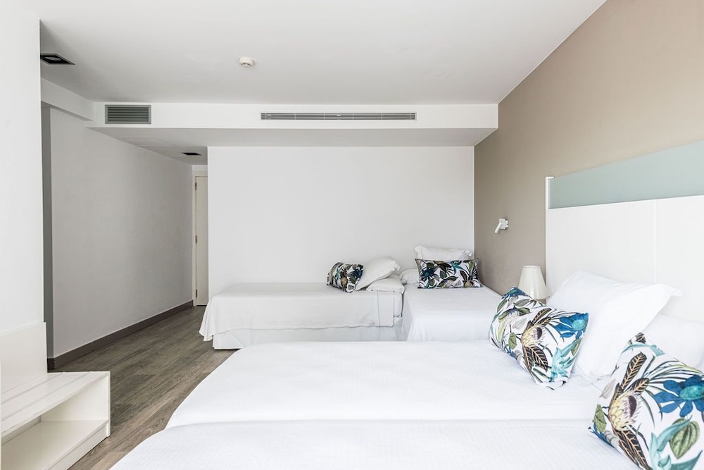Habitación Familiar, Balcón (Confort)