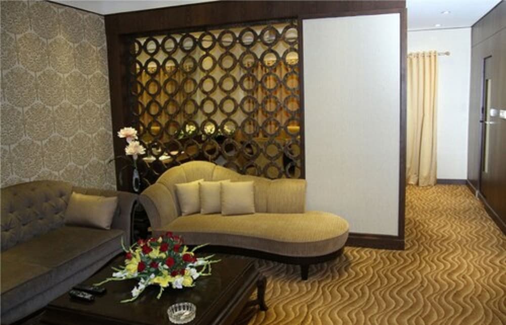 Deluxe Suite, 1 King Bed photo 2