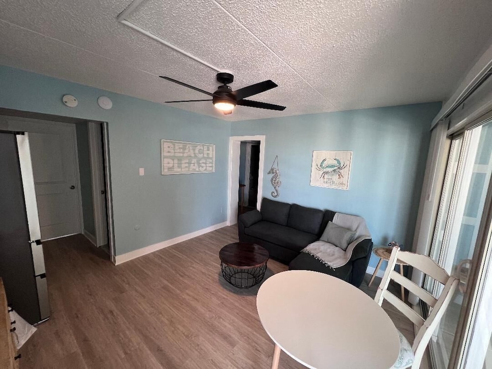 Basic Condo photo 1